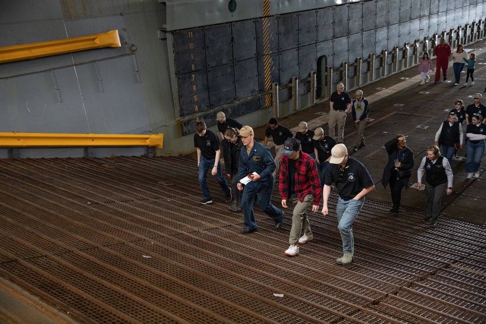 JROTC Cadets Tour USS Harpers Ferry (LSD 49)