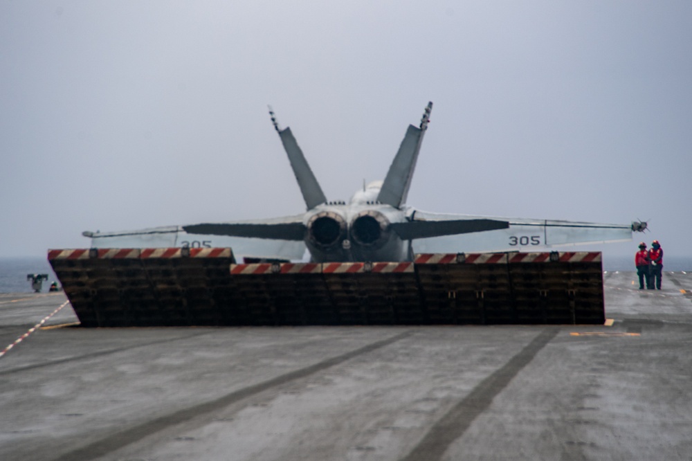 USS Ronald Reagan (CVN 76) conducts flight operations