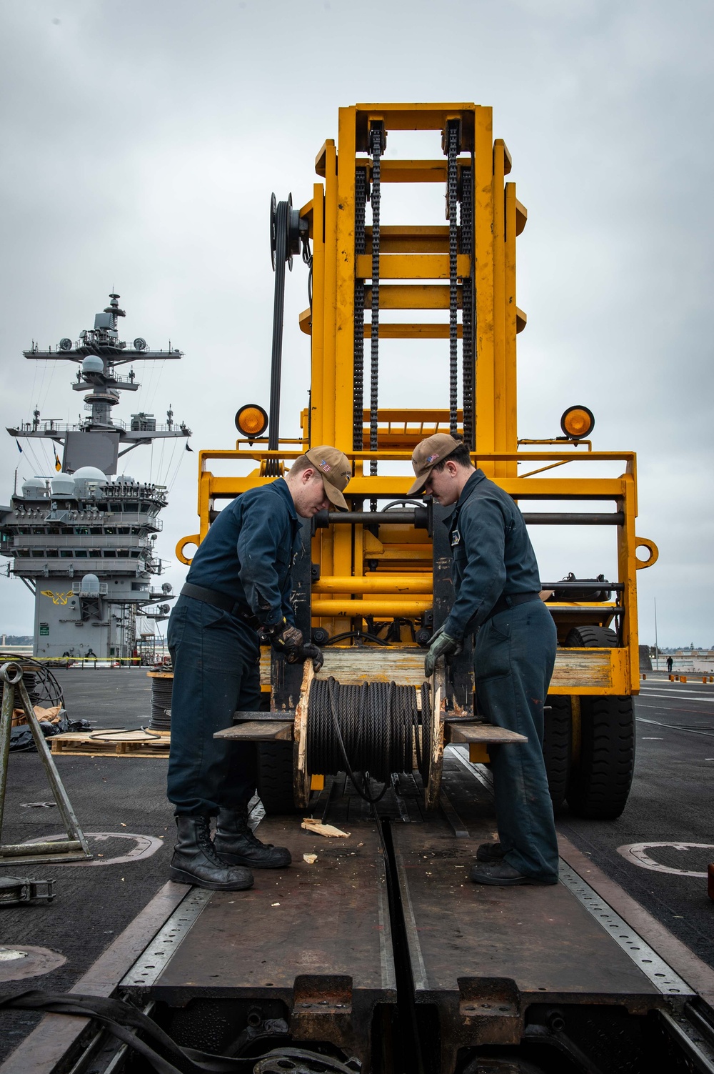 USS Carl Vinson (CVN70) Conducts Maintenance