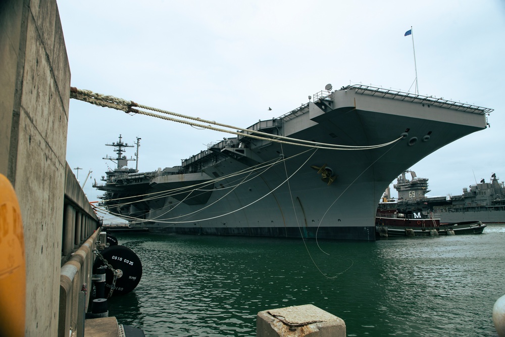 George Washington Returns from Sea Trials