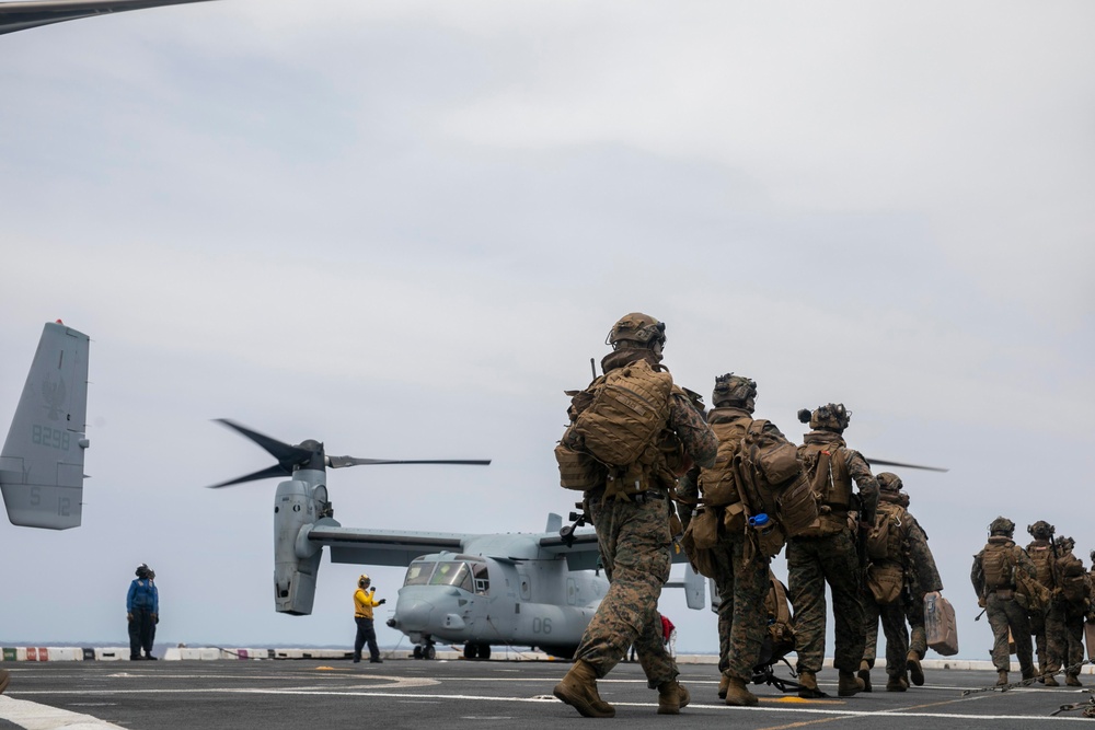 26th MEU Marines Prepare for Takeoff during COMPTUEX