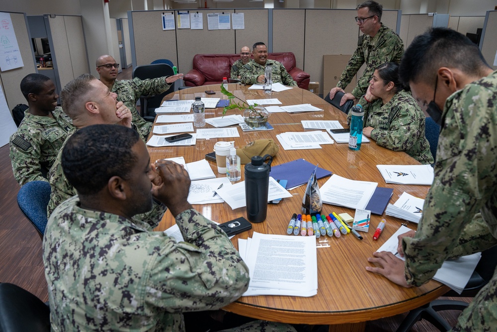 Destroyer Squadron SEVEN Hosts Chief Petty Officer Leadership Course