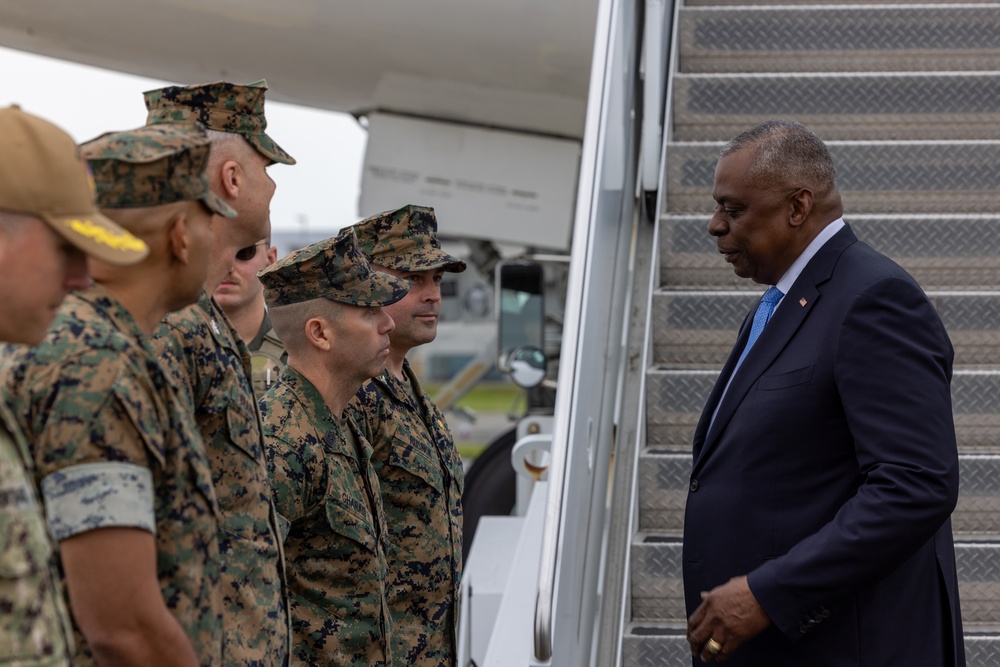 Secretary of Defense visits Marine Corps Air Station Iwakuni