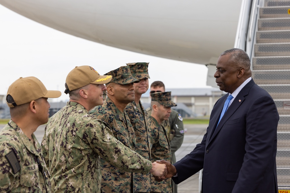 Secretary of Defense visits Marine Corps Air Station Iwakuni