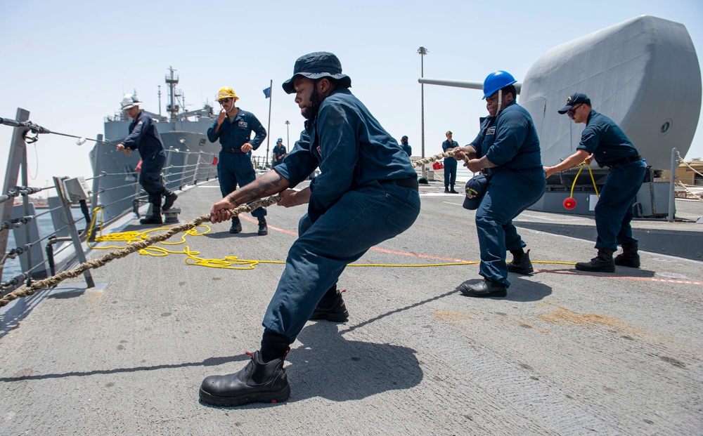 USS Paul Hamilton Mina Jebel Ali Pull Out