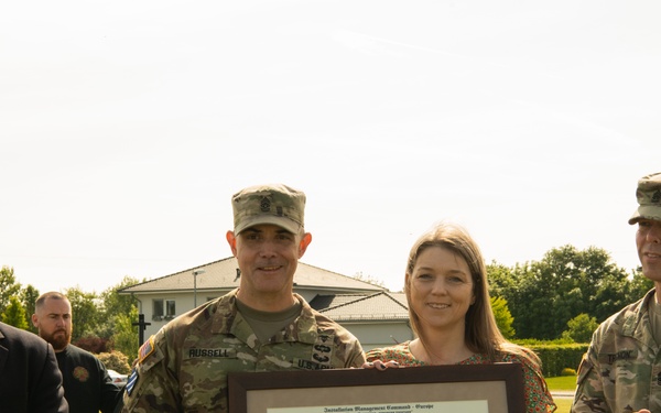 Garrison bids farewell at change of responsibility ceremony