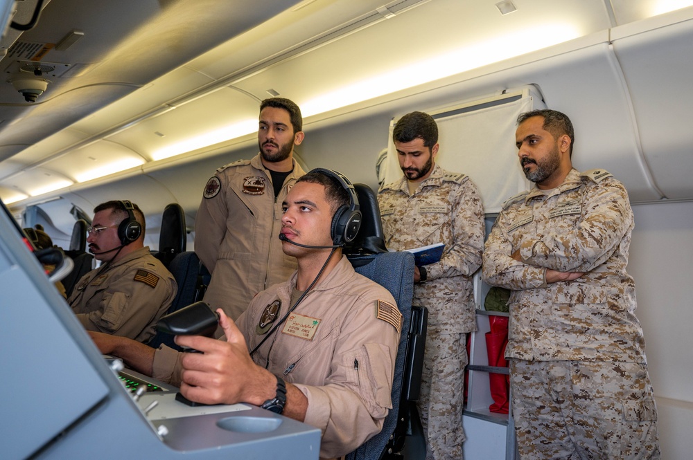 Saudi Arabia, U.S. Conduct Bilateral Strait of Hormuz Patrol in P-8 Aircraft