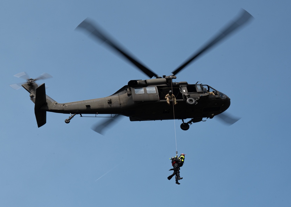 The 29th Combat Aviation Brigade conducts training with the Maryland HART team