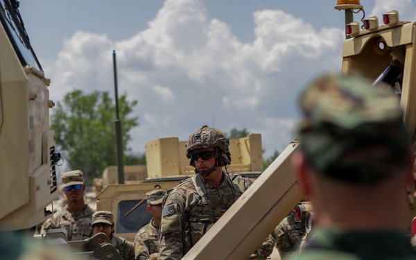 US Soldiers Demonstrate Vehicle Recovery Maneuvers