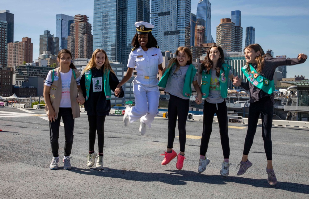 DVIDS - Images - Girl Scouts Tour Wasp during Fleet Week [Image 3 of 5]