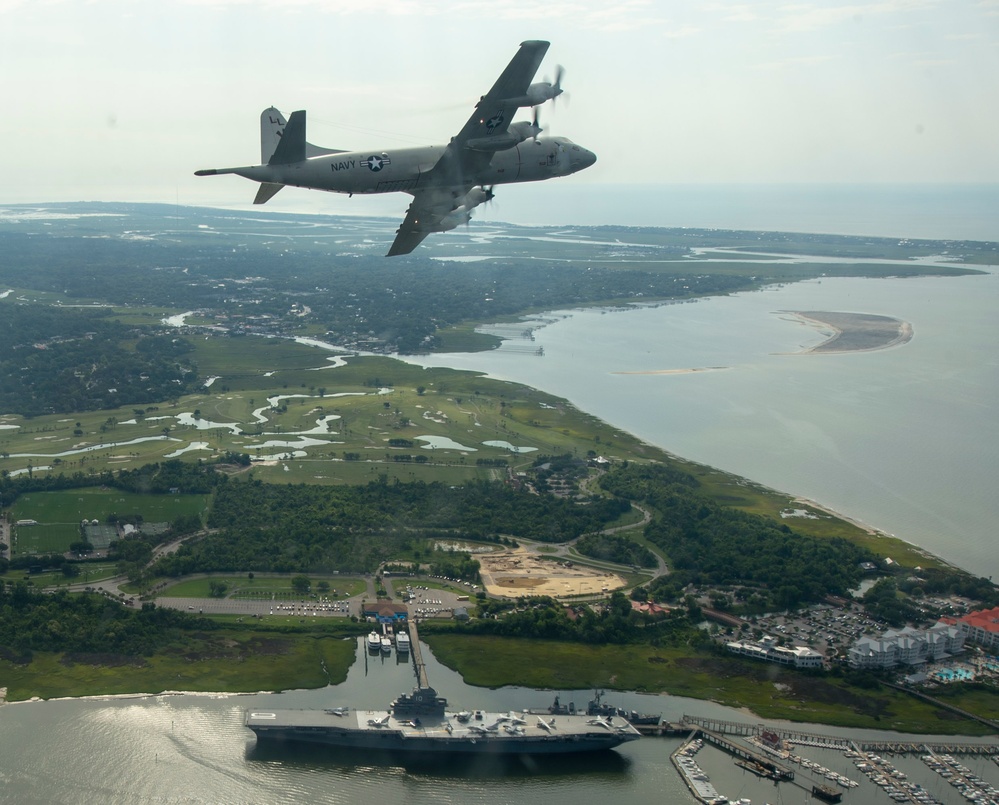 Patrol and Reconnaissance Squadron (VP) 30 P-3C Orion and P-8A Poseidon Formation Flight