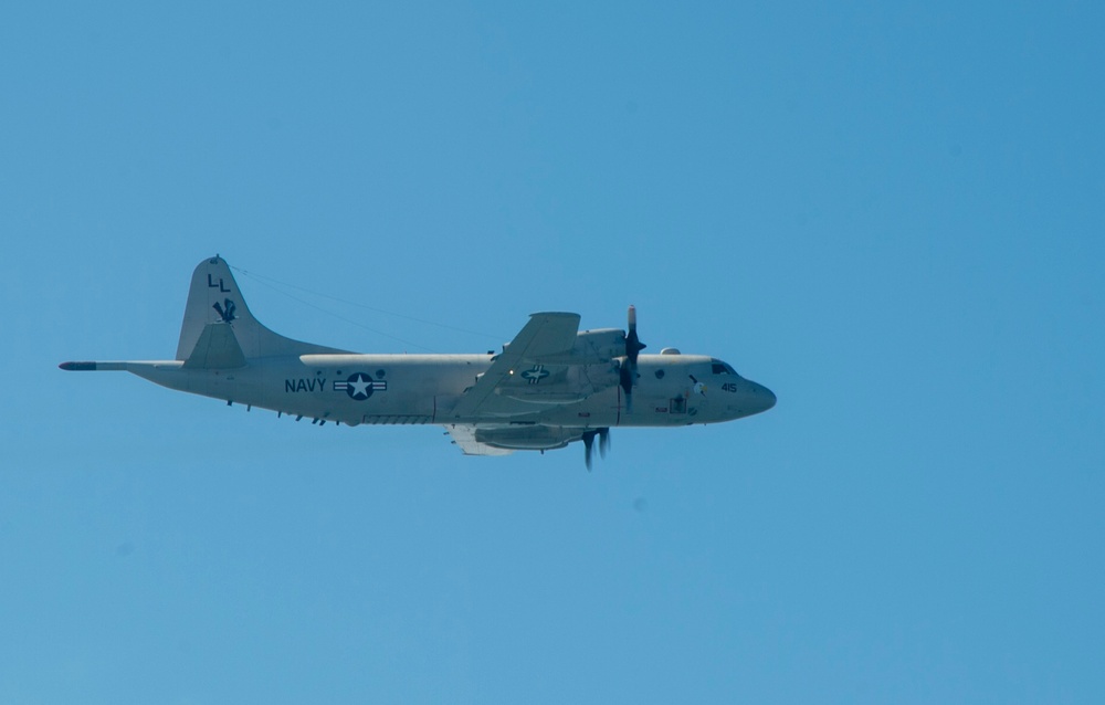 Patrol and Reconnaissance Squadron (VP) 30 P-3C Orion and P-8A Poseidon Formation Flight