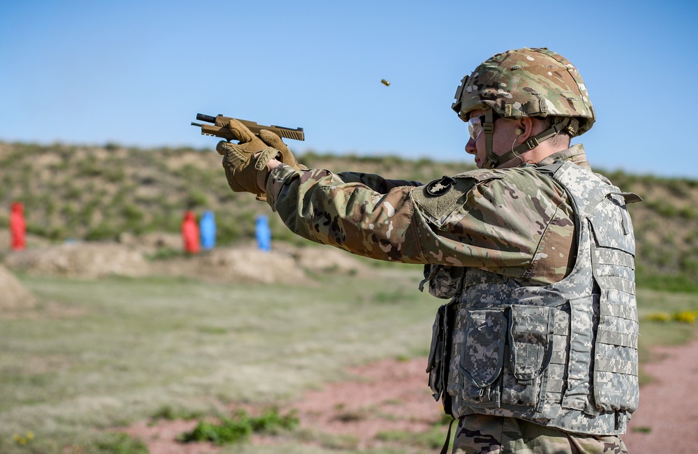 Iowa infantryman fires M17 pistol