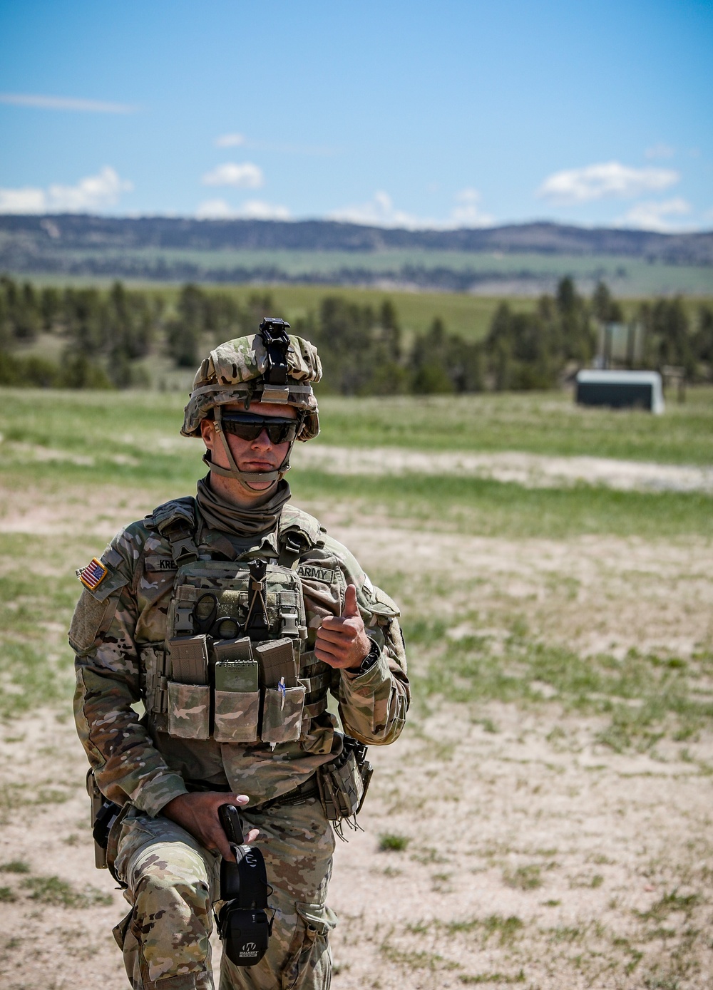 Iowa infantryman gives thumbs up