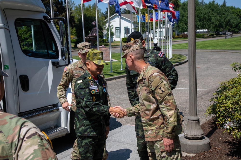 RTA General Visits 7th Infantry Division