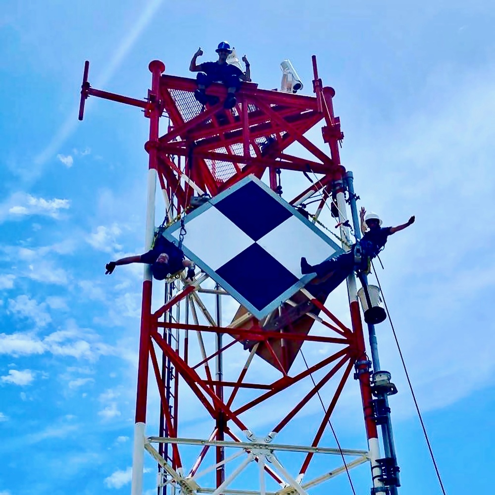 USCGC Sequoia (WLB 215) works aids in Guam