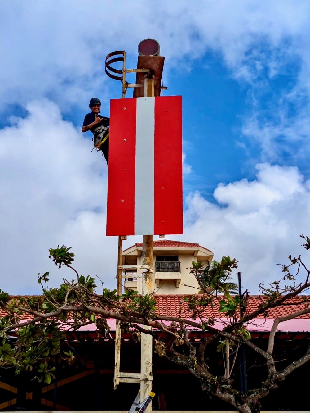 USCGC Sequoia (WLB 215) works aids in Guam