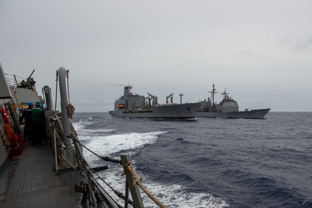 Wayne E. Meyer Conducts Underway Replenishment