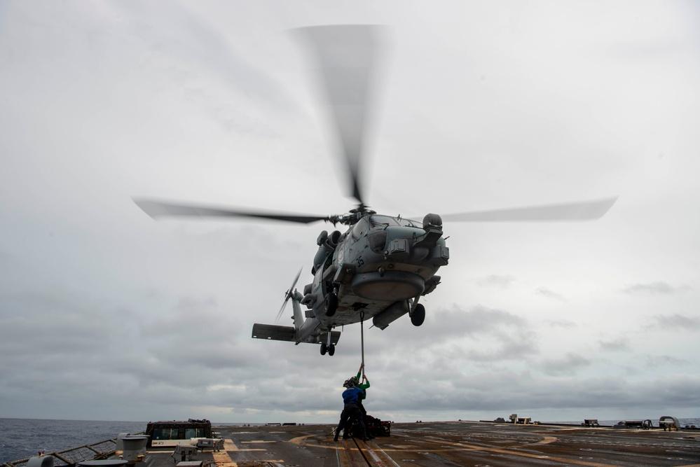 Wayne E. Meyer Conducts Practice Vertical Replenishment