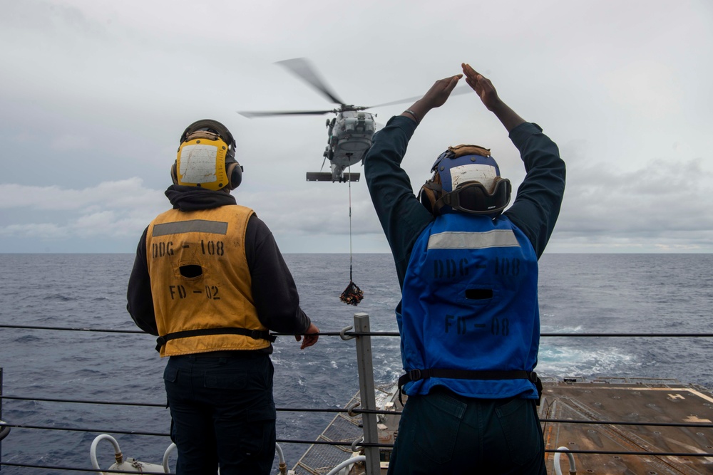 Wayne E. Meyer Conducts Practice Vertical Replenishment