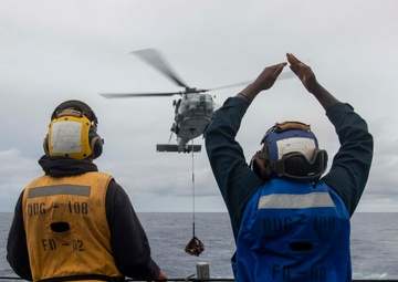 Wayne E. Meyer Conducts Practice Vertical Replenishment