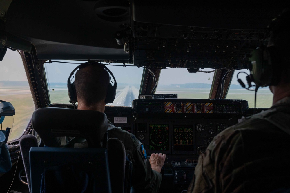 436th AW command team celebrates final flight on C-17 and C-5