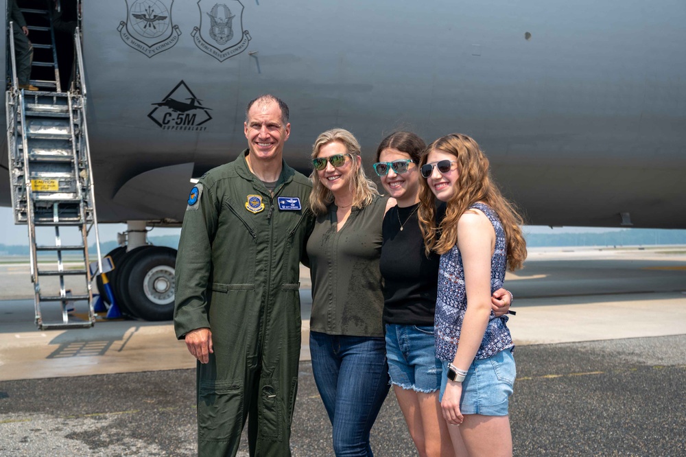 436th AW command team celebrates final flight on C-17 and C-5
