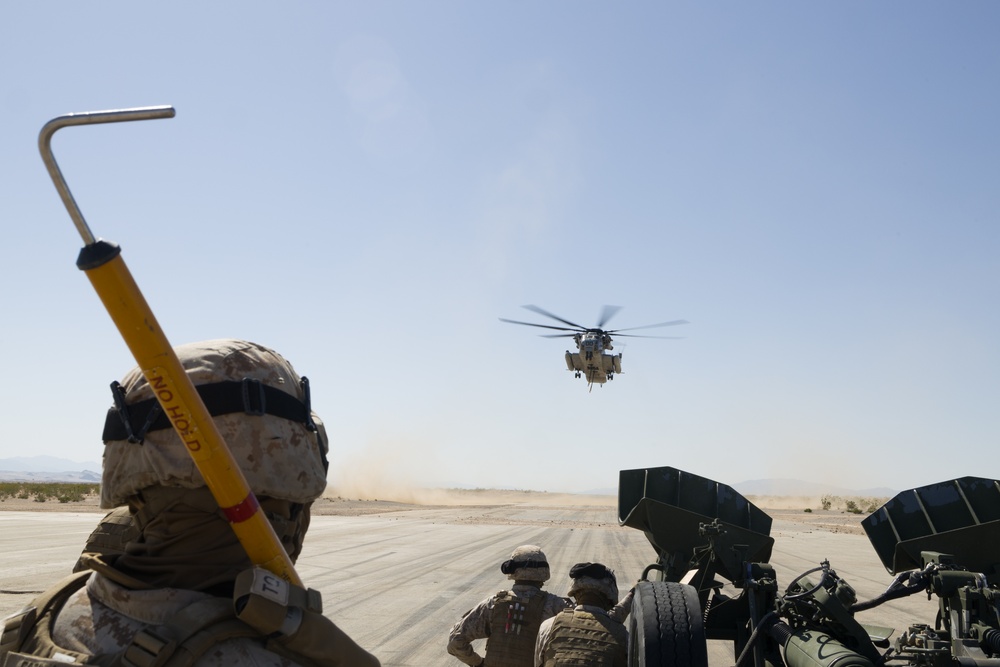 ITX 4-23: Helicopter Support Team lifts M777 Howitzer