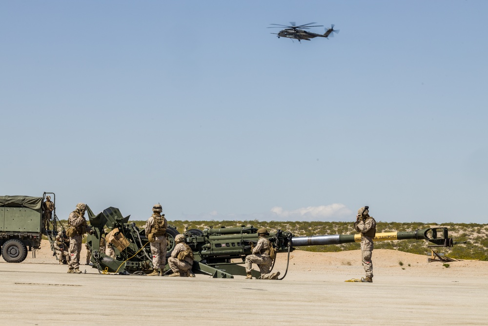 ITX 4-23: Helicopter Support Team lifts M777 Howitzer