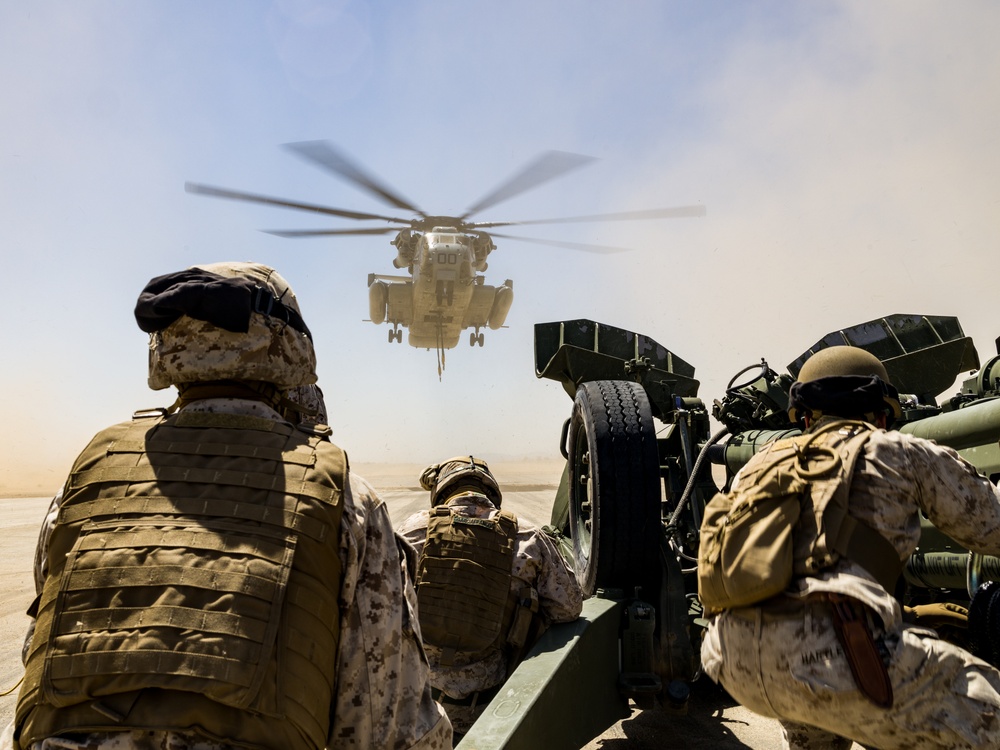 ITX 4-23: Helicopter Support Team lifts M777 Howitzer