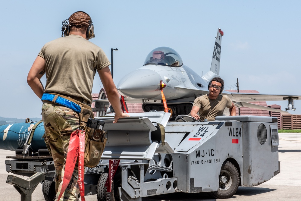 25th vs. 36th: FGS load crew competition takes place