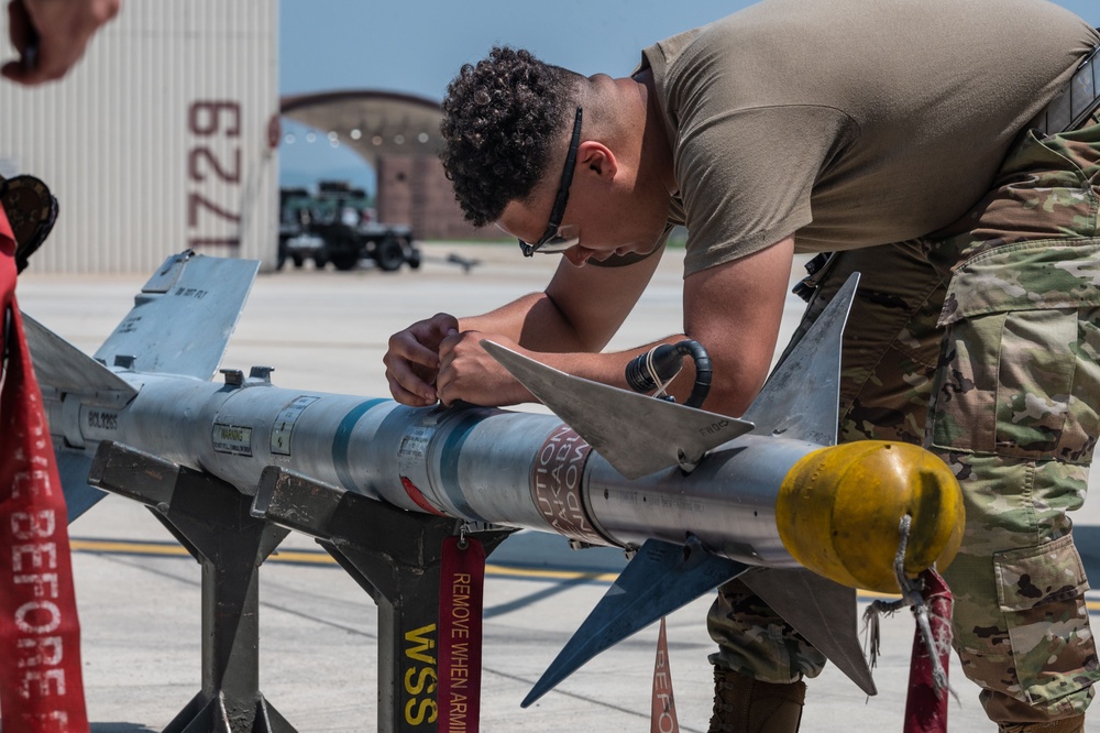 25th vs. 36th: FGS load crew competition takes place