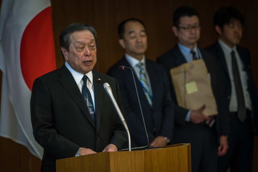 SECDEF Meets with Japanese Senior Leaders in Tokyo