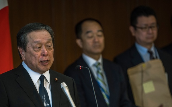 SECDEF Meets with Japanese Senior Leaders in Tokyo