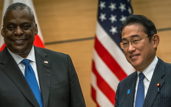 SECDEF Meets with Japanese Senior Leaders in Tokyo