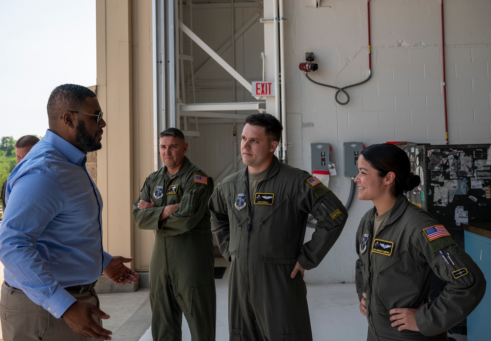 Lt. Governor visits 171st ARW