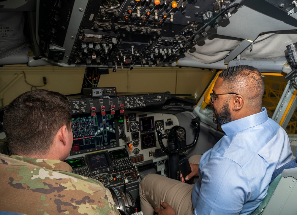 Lt. Governor visits 171st ARW