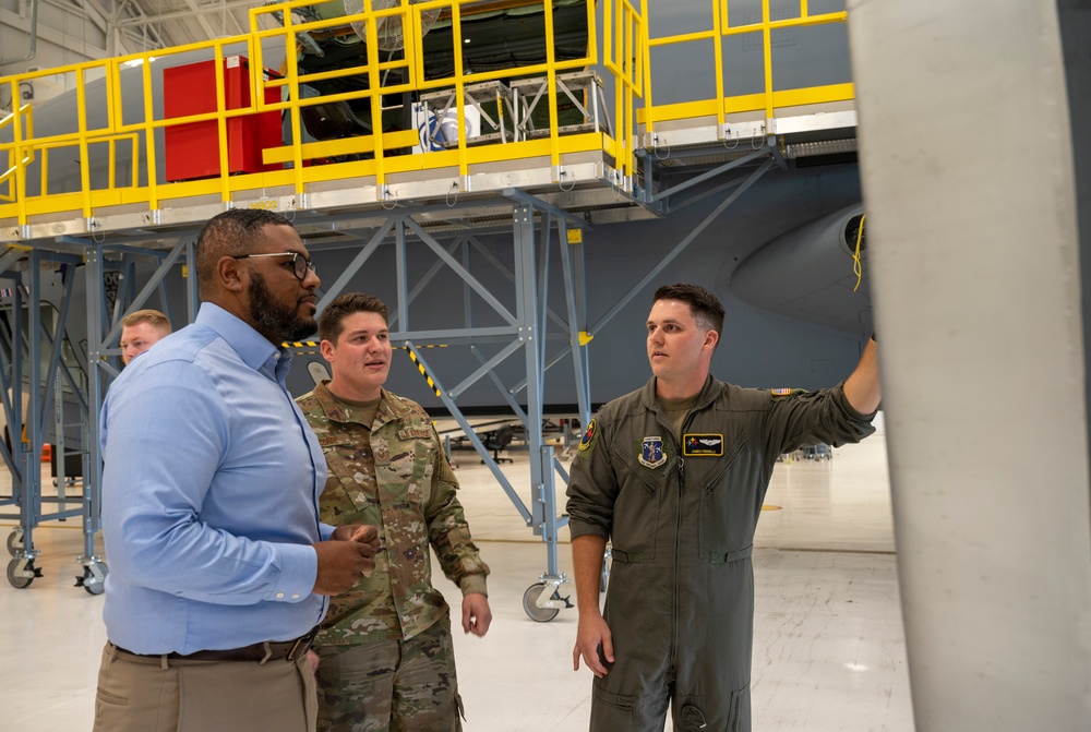 Lt. Governor visits 171st ARW