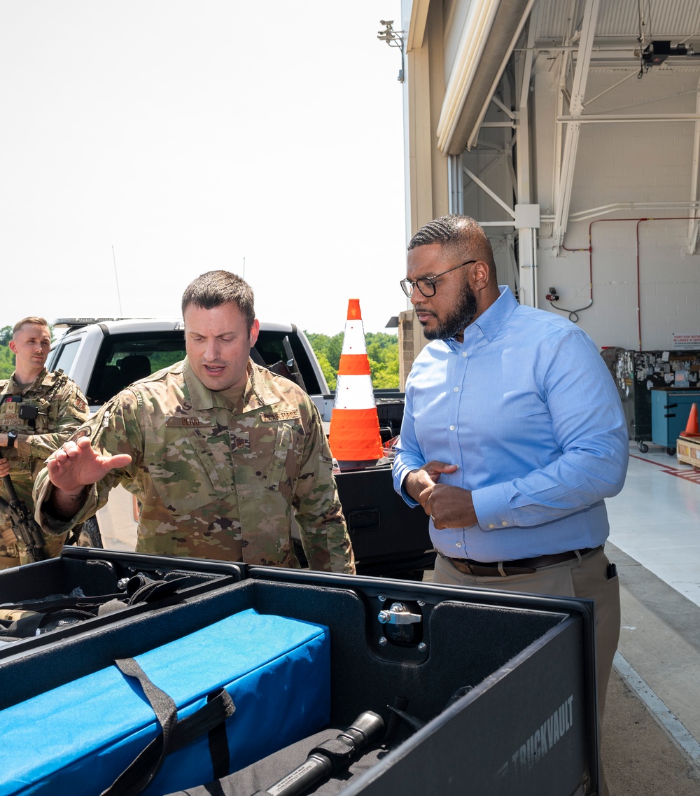 Lt. Governor visits 171st ARW