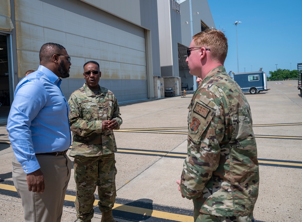 Lt. Governor visits 171st ARW