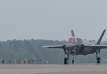 2nd Marine Aircraft Wing receives first operational F-35B Lighting II jet