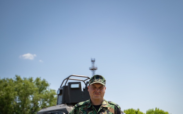 Bulgarian Military Police Service demonstrates VIP escort and protection techniques to Soldiers