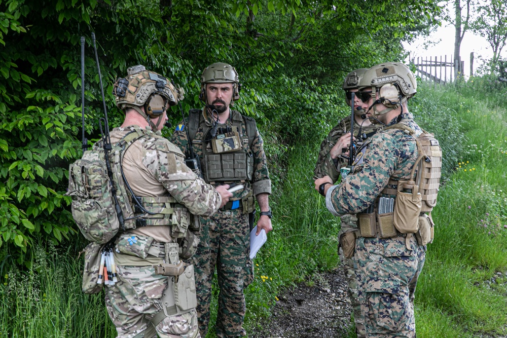 Members of the Armed Forces of Bosnia and Herzegovina’s Joint Terminal Attack Controller (JTAC) team train with US Special Operations Forces to coordinate a training bomber support mission near Tuzla, Bosnia and Herzegovina, 30 MAY 2023.