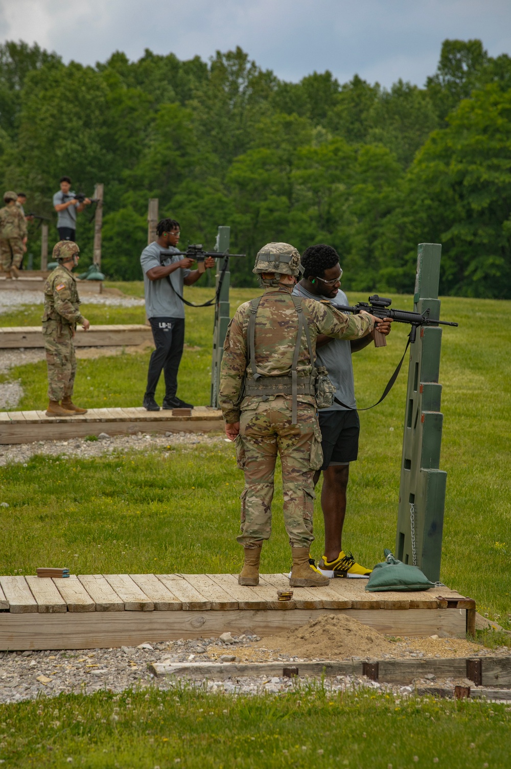 Cincinnati Bengals Shoots M4 Rifles with the 373rd Quartermaster Battalion