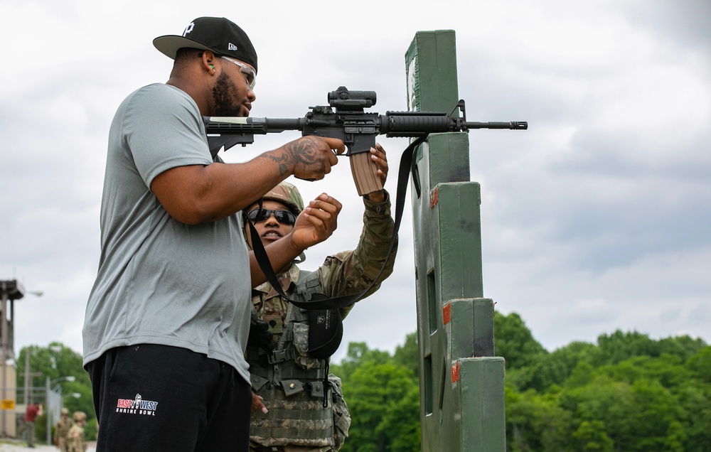 Cincinnati Bengals Shoots M4 Rifles with the 373rd Quartermaster Battalion