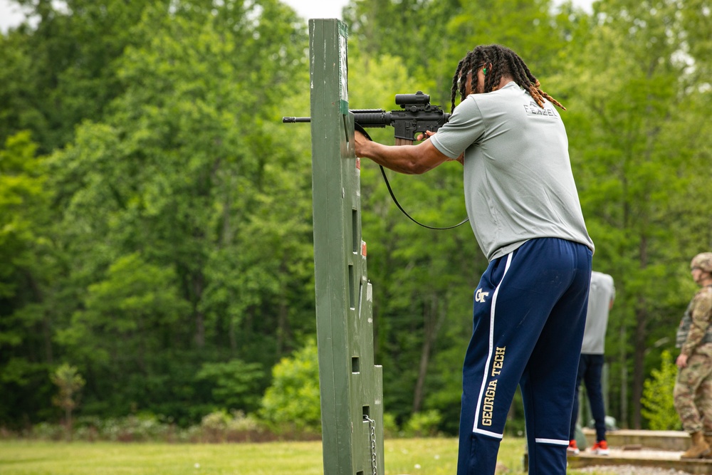 Cincinnati Bengals Shoots M4 Rifles with the 373rd Quartermaster Battalion