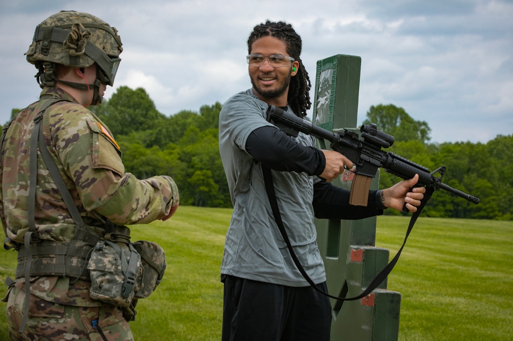 Cincinnati Bengals Shoots M4 Rifles with the 373rd Quartermaster Battalion