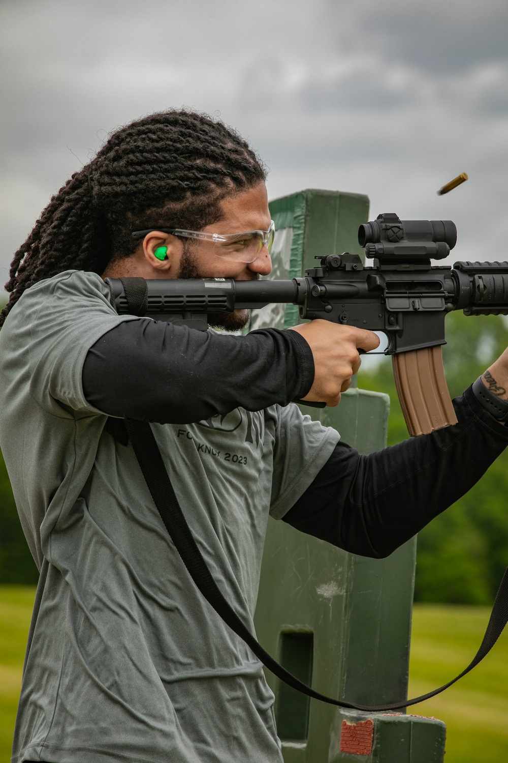 Cincinnati Bengals Shoots M4 Rifles with the 373rd Quartermaster Battalion