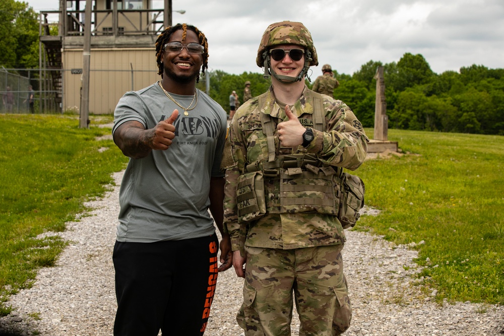 Cincinnati Bengals Shoots M4 Rifles with the 373rd Quartermaster Battalion