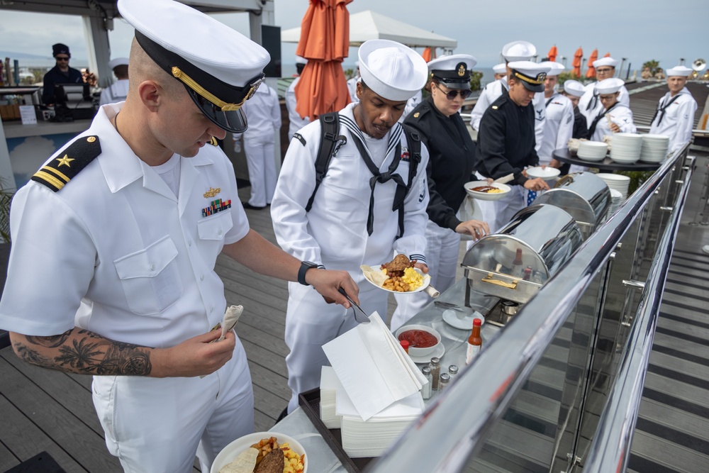 Marines, Sailors explore Venice Beach during LA Fleet Week